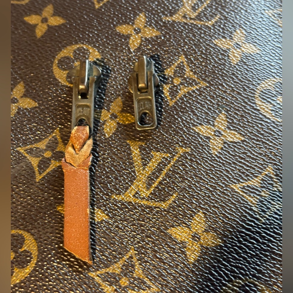 Authentic Louis Vuitton set of 2 zipper pulls